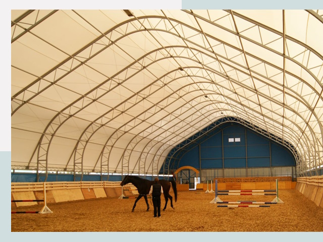 Строительство конных манежей в Холмске